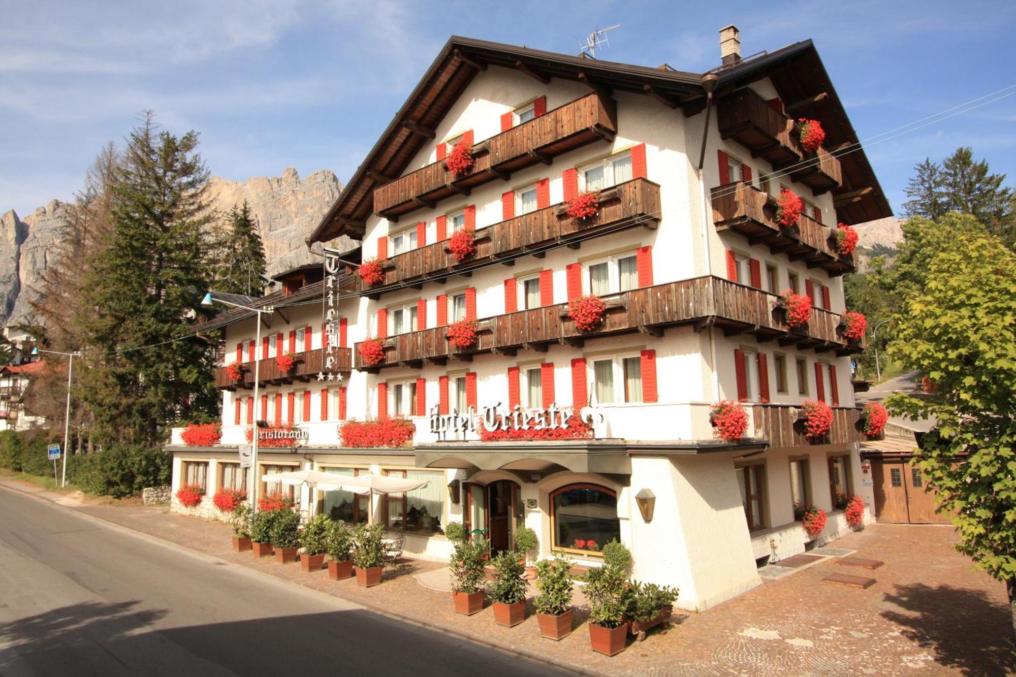 Hotel Trieste Cortina d'Ampezzo Exterior photo