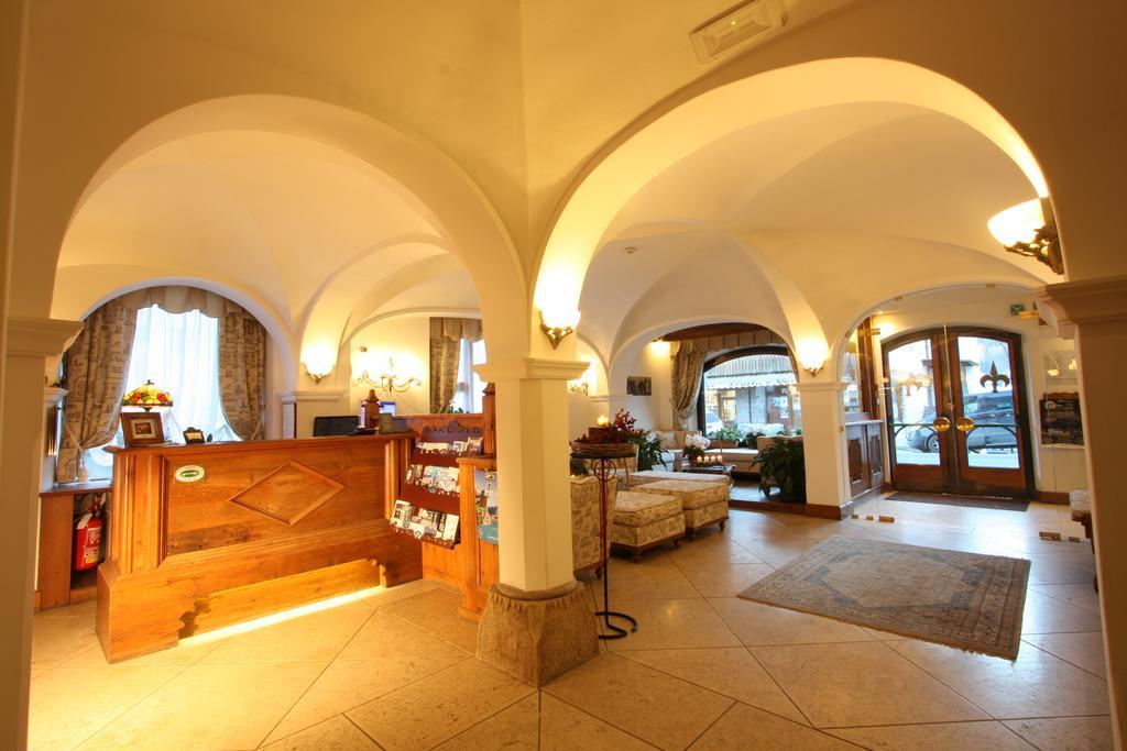Hotel Trieste Cortina d'Ampezzo Exterior photo