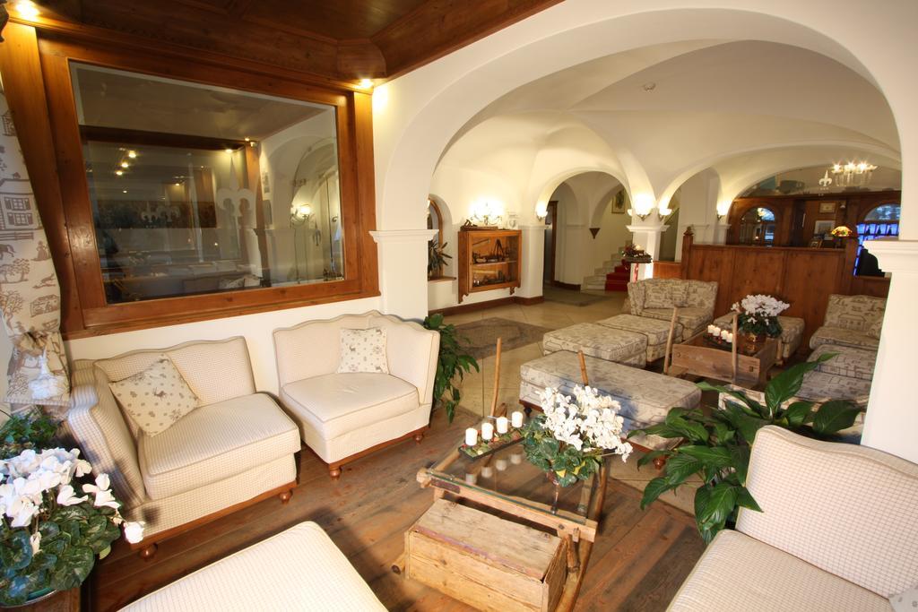 Hotel Trieste Cortina d'Ampezzo Exterior photo