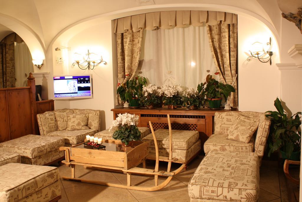 Hotel Trieste Cortina d'Ampezzo Exterior photo
