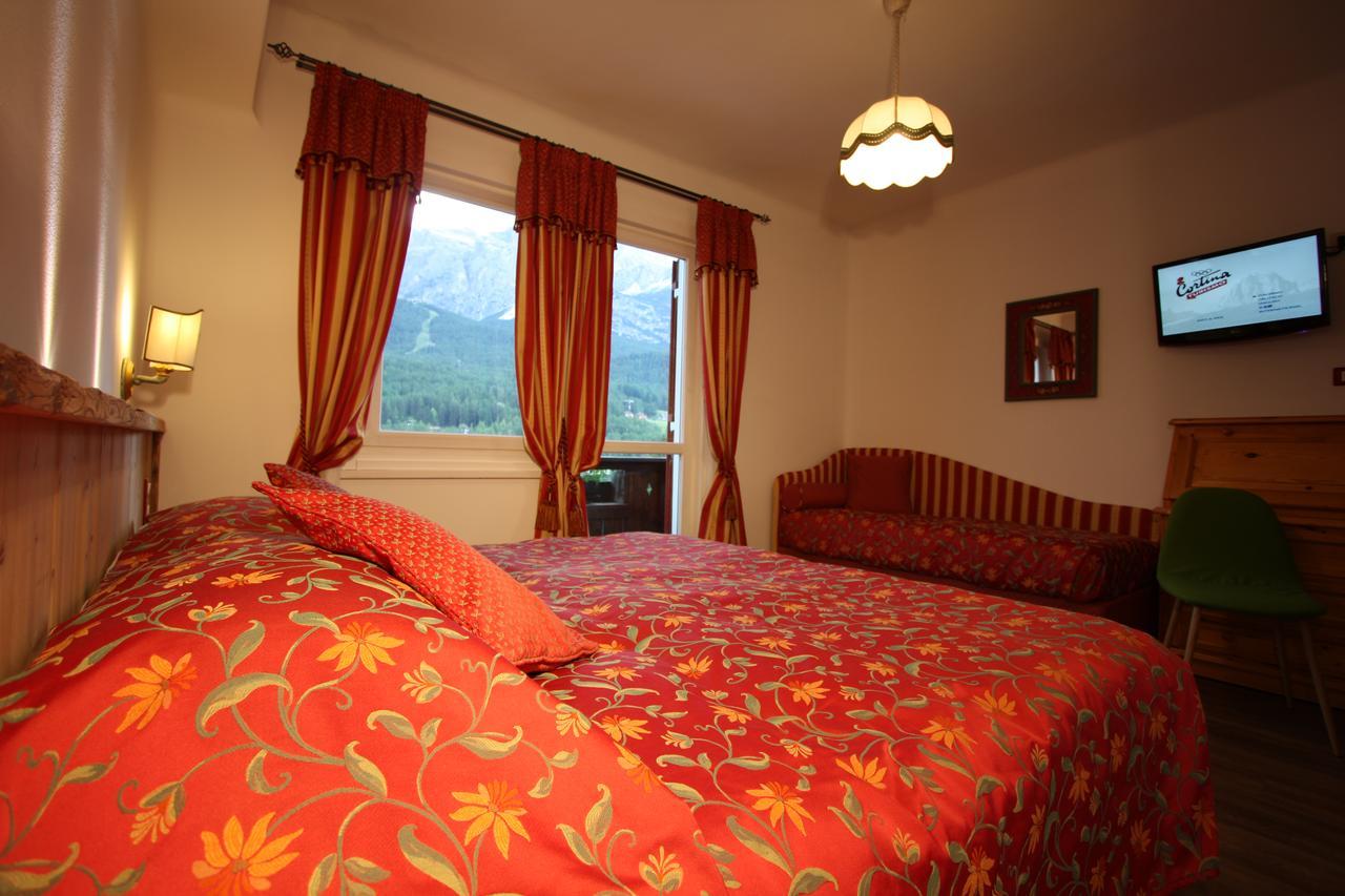 Hotel Trieste Cortina d'Ampezzo Exterior photo