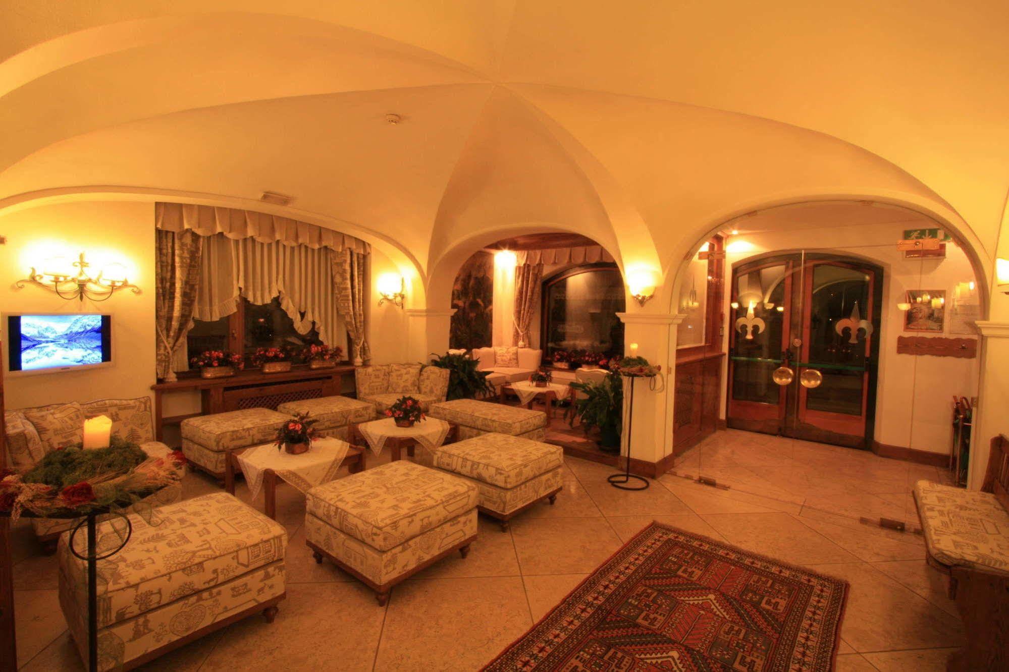 Hotel Trieste Cortina d'Ampezzo Exterior photo